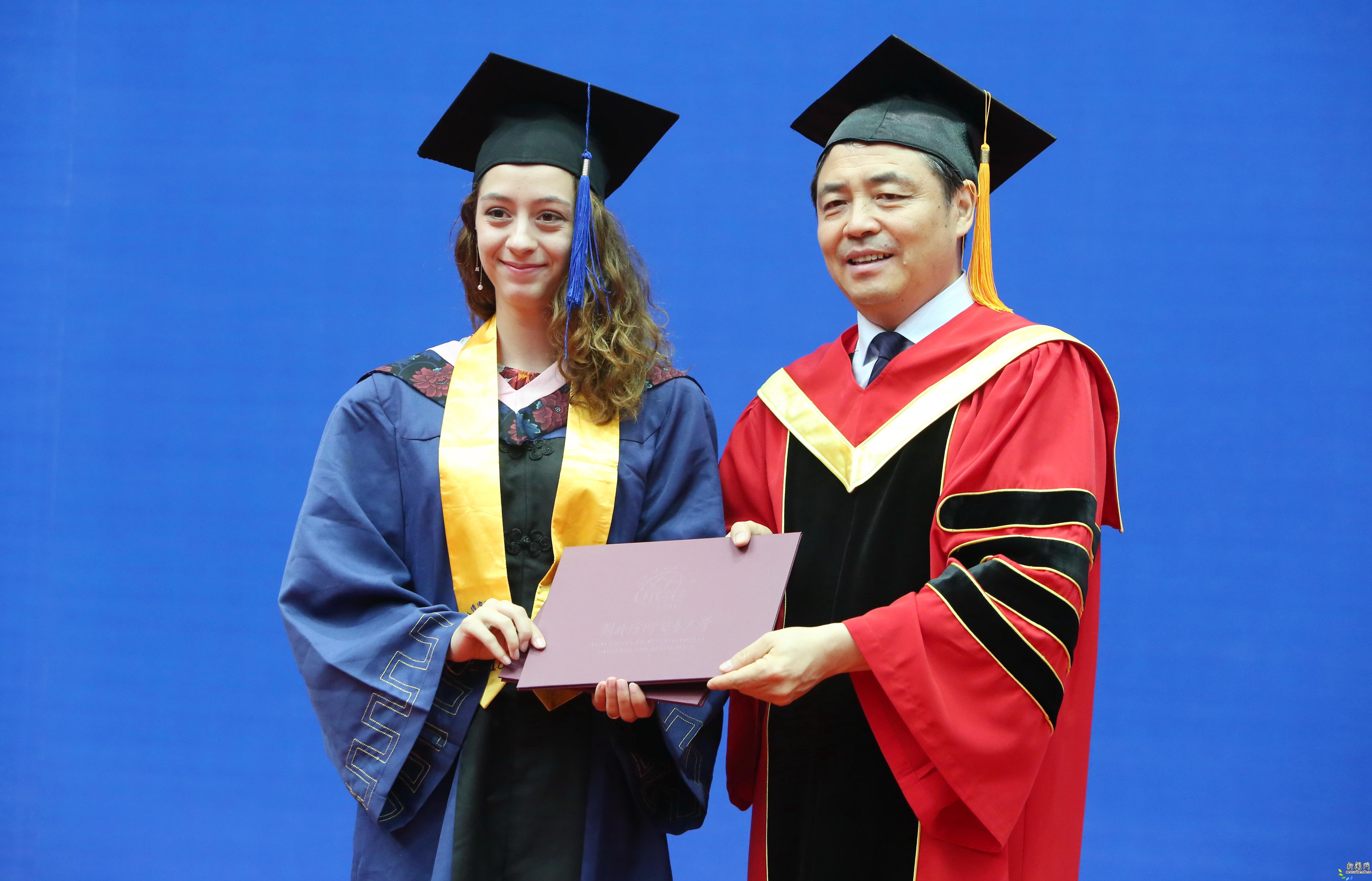 中国留学生 首登哈佛毕业典礼演讲 | 新闻