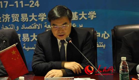 图片包含 男士已生成高可信度的说明