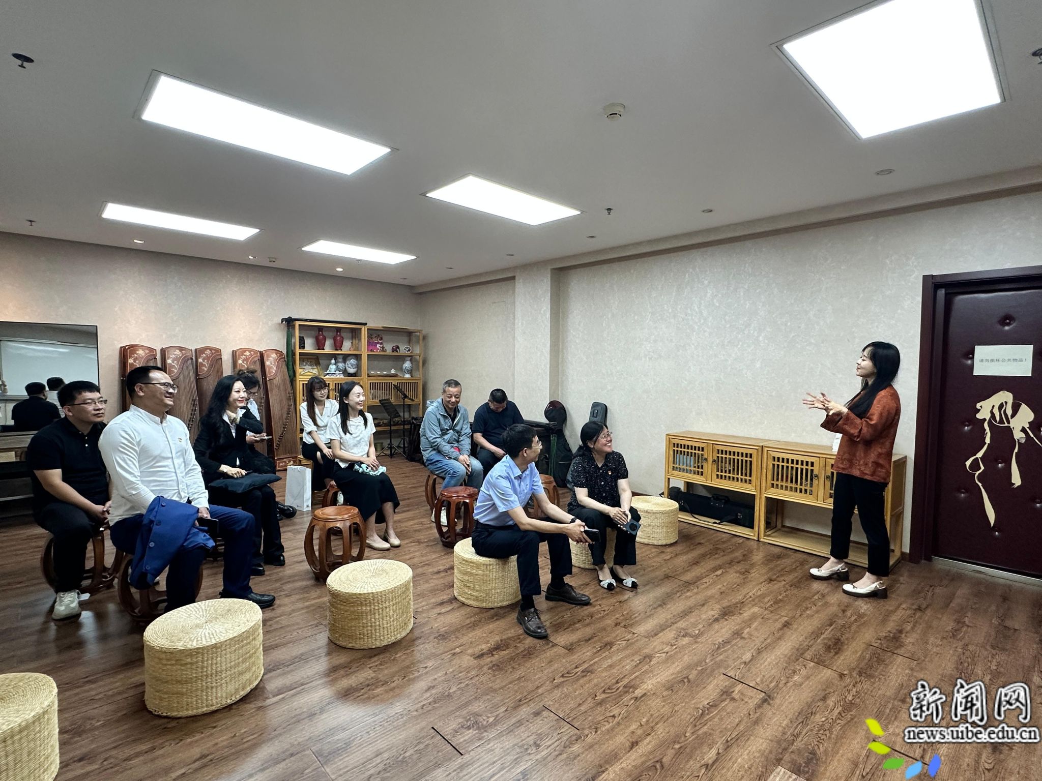 参观艺术培训部.jpg