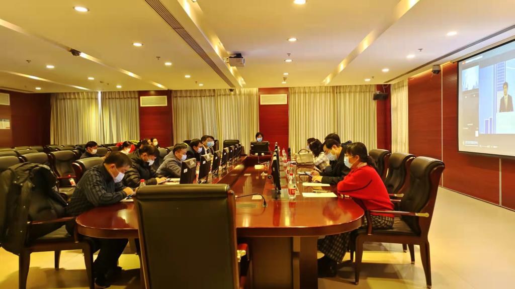 我校参会人员认真学习会议内容 我校参会人员认真学习会议内容