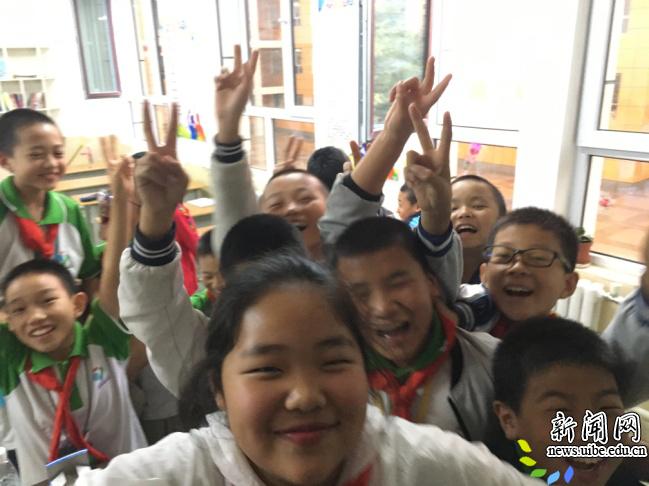 六年级学生的合影 六年级学生的合影