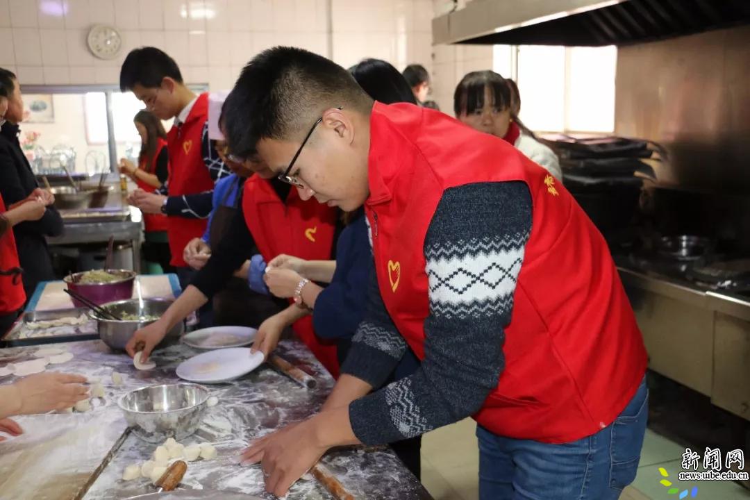(福利院包饺子) (福利院包饺子)