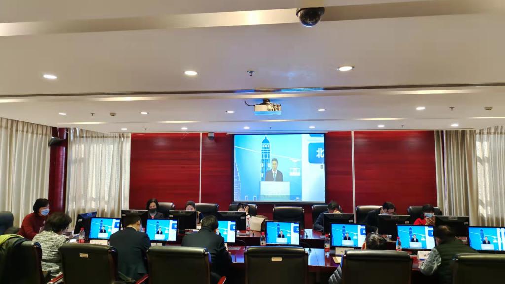 我校参会人员认真学习会议内容 我校参会人员认真学习会议内容