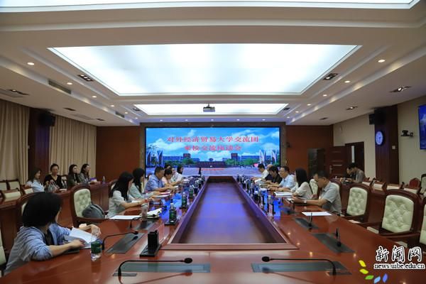 座谈会.jpg
