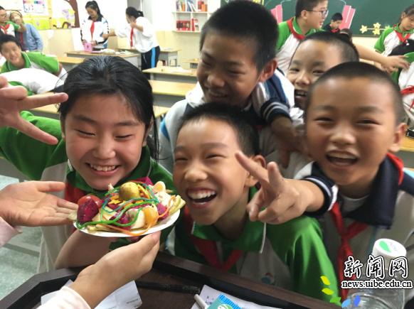 学生送的DIY水果拼盘 学生送的DIY水果拼盘