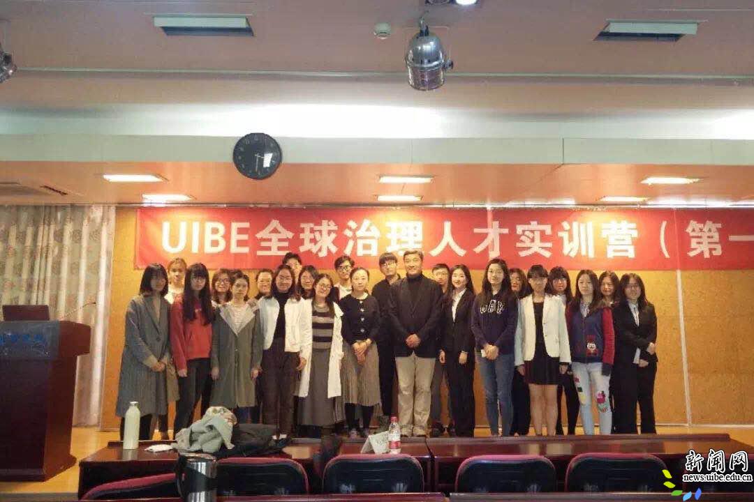 生与各位老师合影留念 生与各位老师合影留念