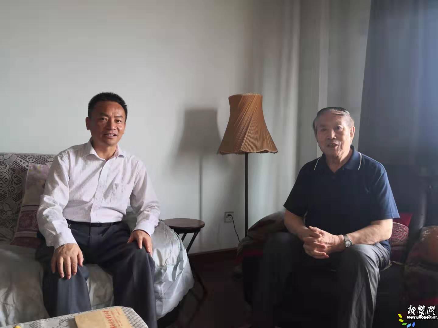 李茂国副书记看望王玉清教授 李茂国副书记看望王玉清教授