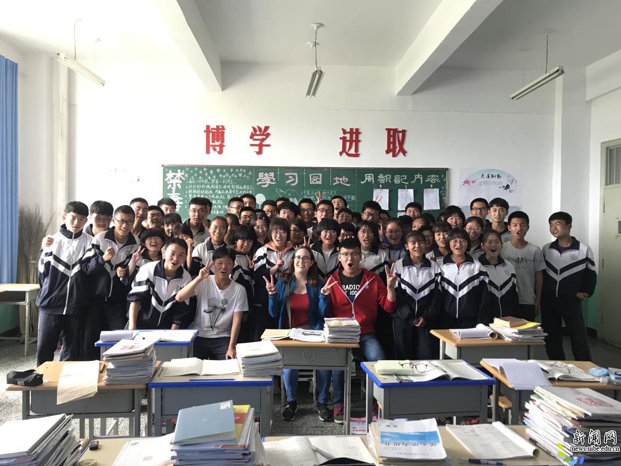 (与留学生合影) (与留学生合影)
