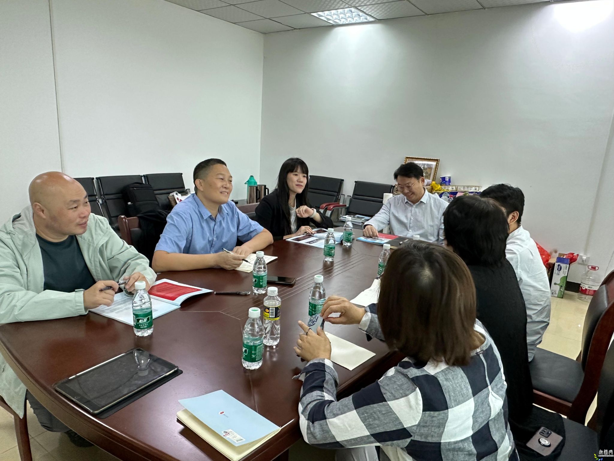 海南研究院执行院长常文磊欢迎唐院长一行 海南研究院执行院长常文磊欢迎唐院长一行