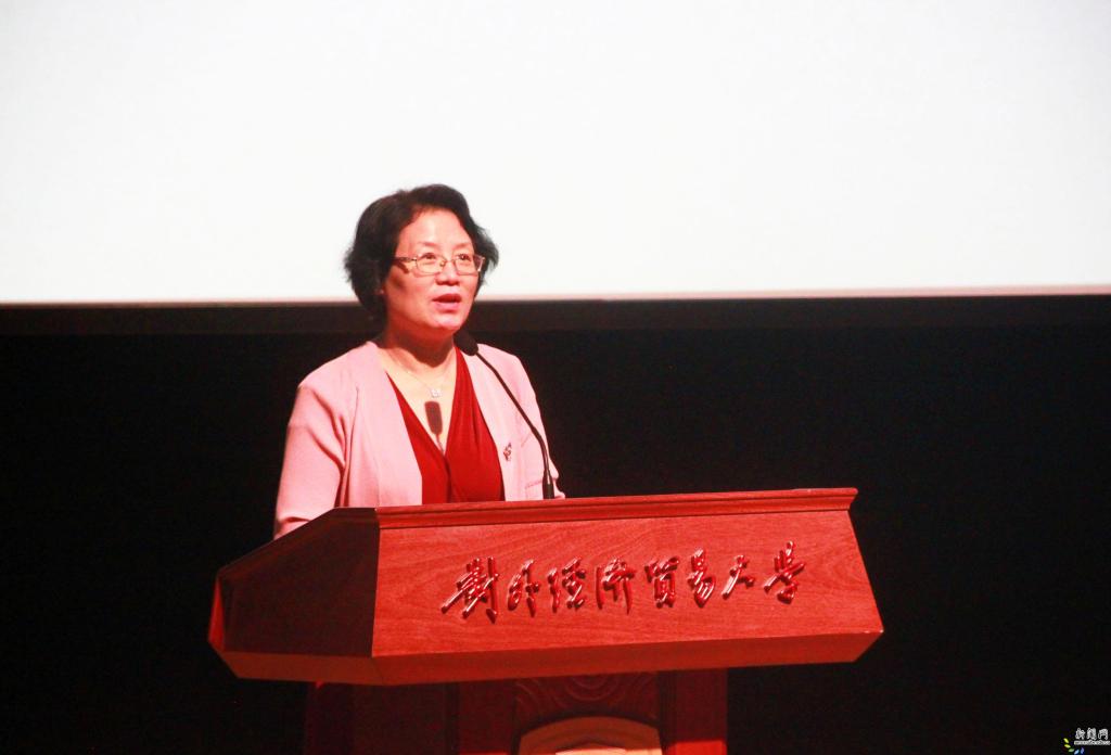 教师代表郭红玉发言 教师代表郭红玉发言